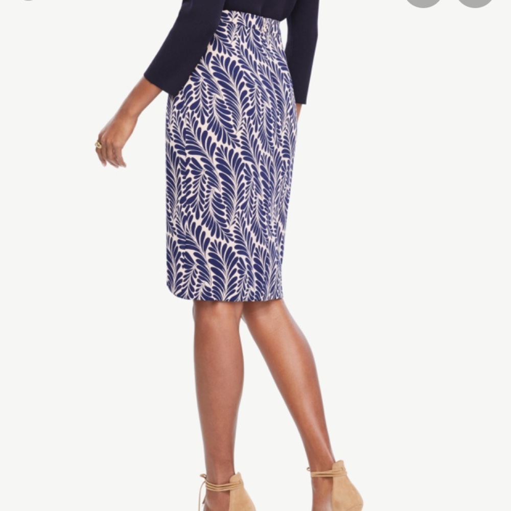 Ann Taylor leaf petal pencil skirt size 10